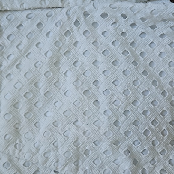 Banana Republic Crisp White Eyelet Shorts - Picture 2 of 5